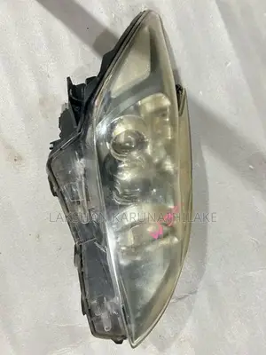 Toyota Prius ZVW30 Head light
