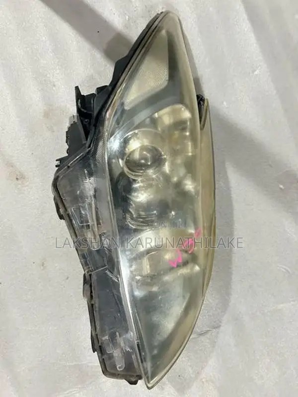 Toyota Prius ZVW30 Head light