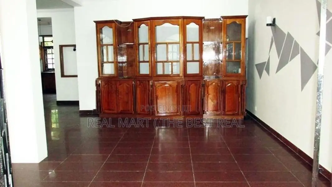 Colombo 4 : 5,000sf commercial building for Sale near Galle Road