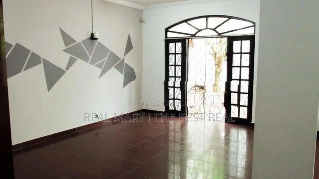 Colombo 4 : 5,000sf commercial building for Sale near Galle Road