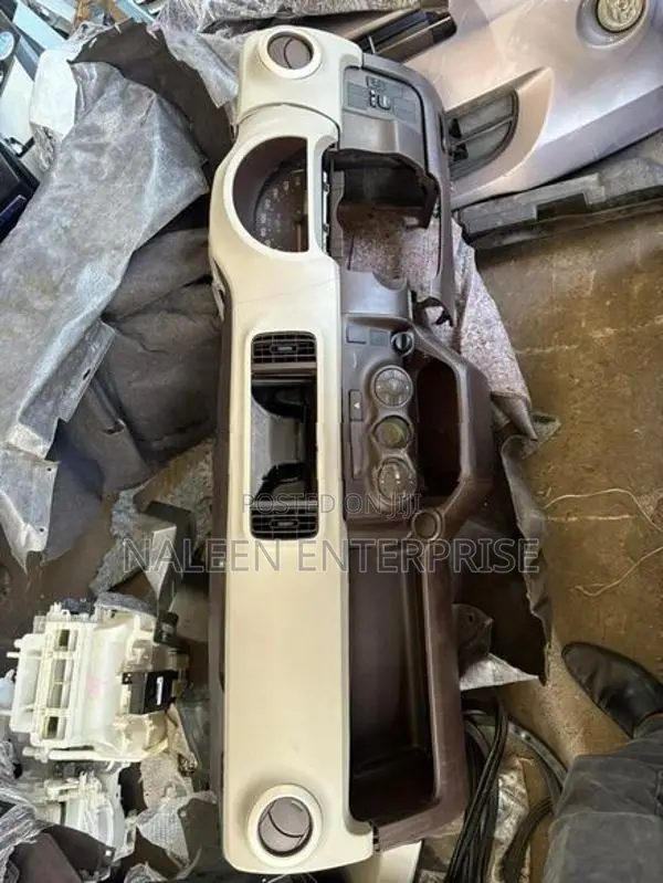 Toyota Passo KGC30 Dashboard