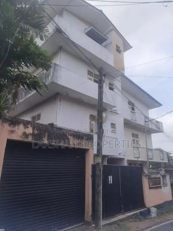 4 story Building For Sale In Piliyandala
