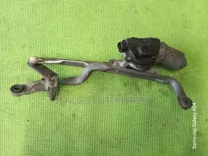 Toyota Vitz KSP130 Wiper Inner Arm with Motor