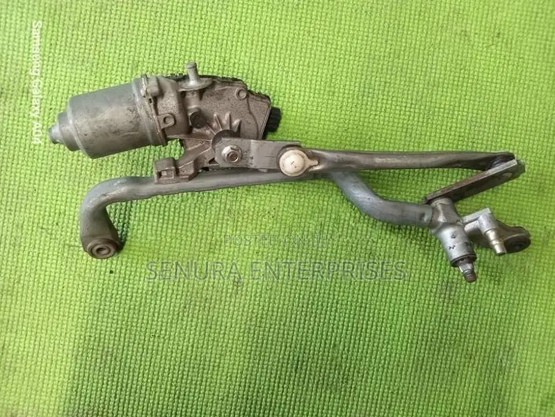 Toyota Vitz KSP130 Wiper Inner Arm with Motor