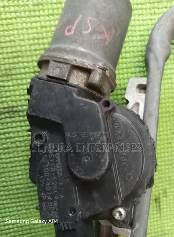 Toyota Vitz KSP130 Wiper Inner Arm with Motor