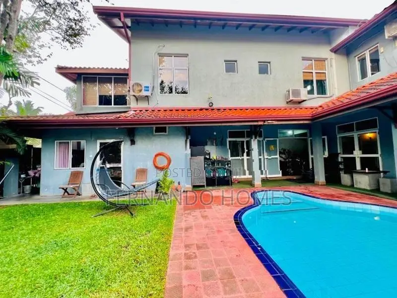 Big 30 Perches Land With Guest House Swimming Pool For Sale - Negombo