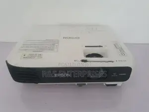 Epson EB-S04 Daylight Projector