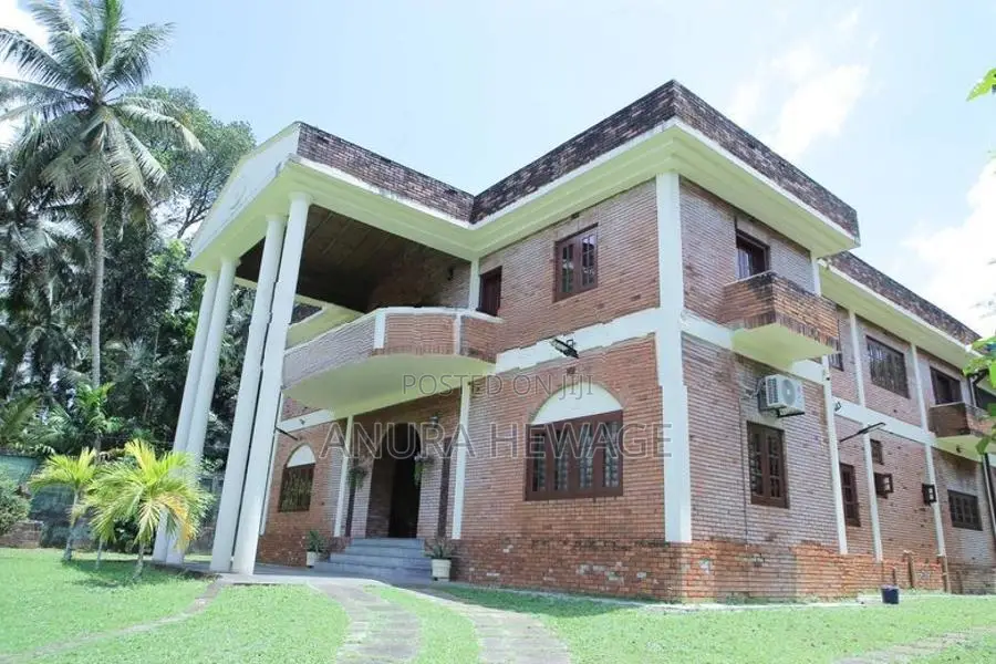 Palace type House for Sale Mahiyangala, Padukka. (ID : PADK001)