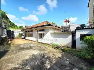 24 P High Residential Land with House for Sale in Nugegoda Town