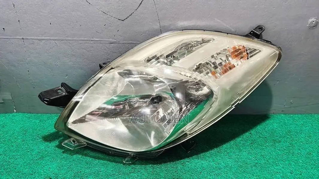 VITZ KSP90 HEADLIGHT