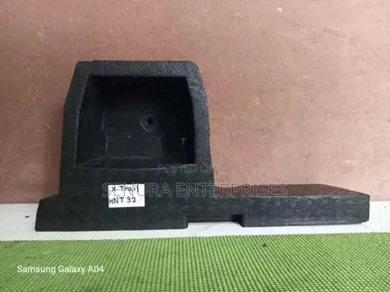 NISSAN X-TRAIL HNT32 TOOL BOX