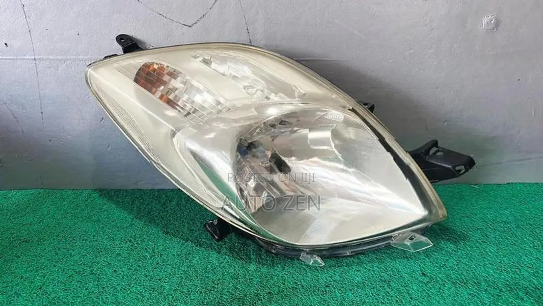 VITZ KSP90 HEADLIGHT