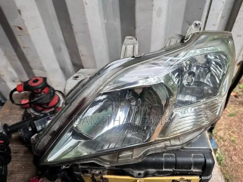 Toyota Premio Auto Focus Head Light