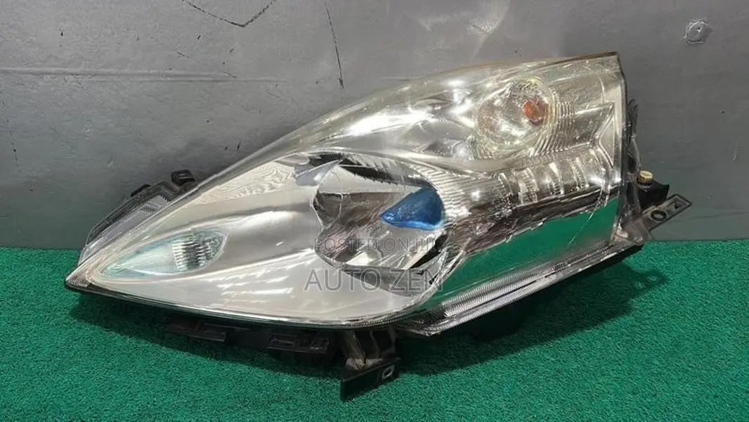 Leaf Ze0 Head Light