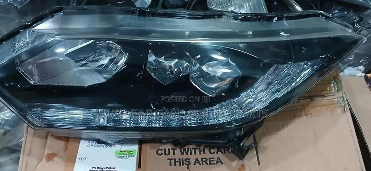 Honda Vezel Head Light
