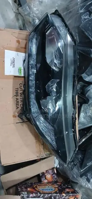 Honda Vezel Head Light
