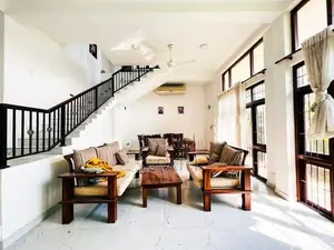 පර් 22 ක සහ ගෘහ භාණ්ඩ සමග දෙමහල් නිවස විකිණීමට