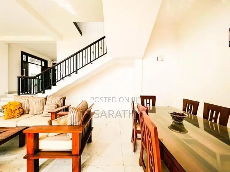 පර් 22 ක සහ ගෘහ භාණ්ඩ සමග දෙමහල් නිවස විකිණීමට