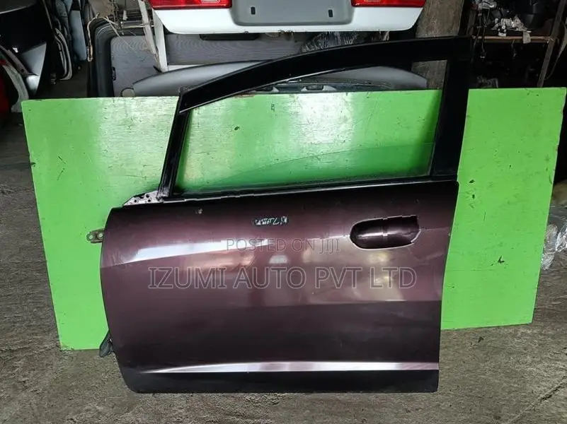 Honds Fit GP2 Left Front Door Complete
