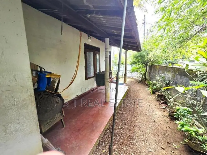 15P Residential Land for Sale in Embuldeniya