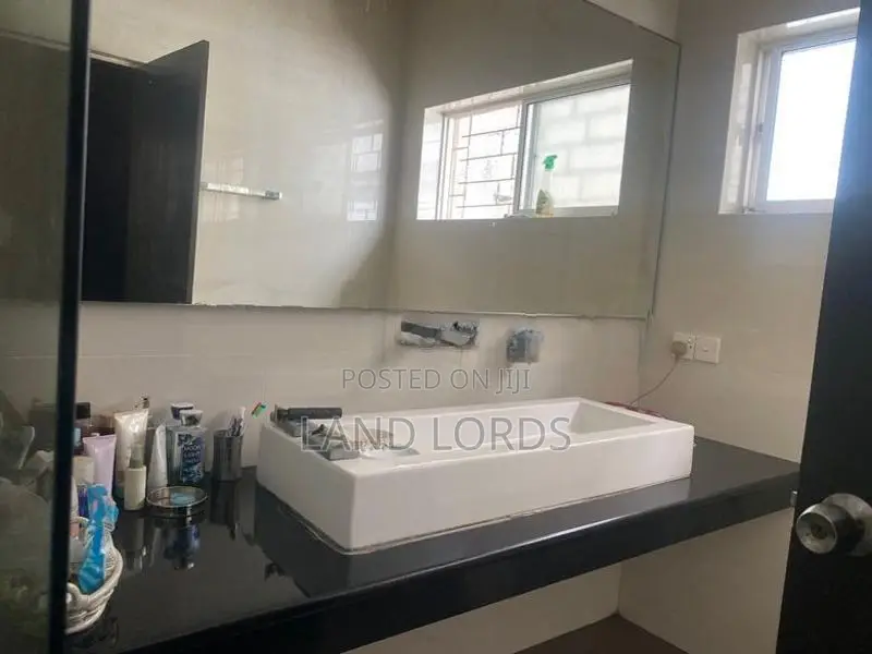 16P Property in Davidson Road Bambalapitiya For Sale