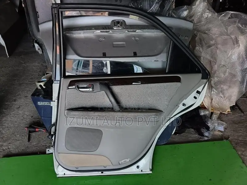 Toyota Crown 171 Right Rear Door Complete