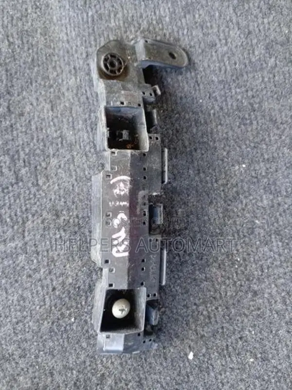 Honda vezel Ru3 Retainer (R side )
