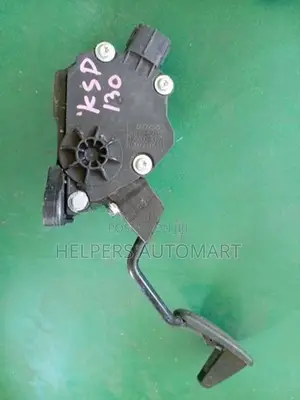 toyota vitz ksp130 Accelerator pedal