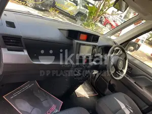 Toyota Roomy X 2023