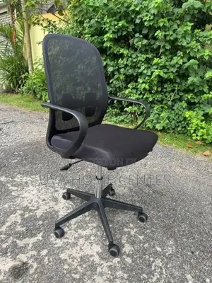Stylish Mid Back Office Chair 826