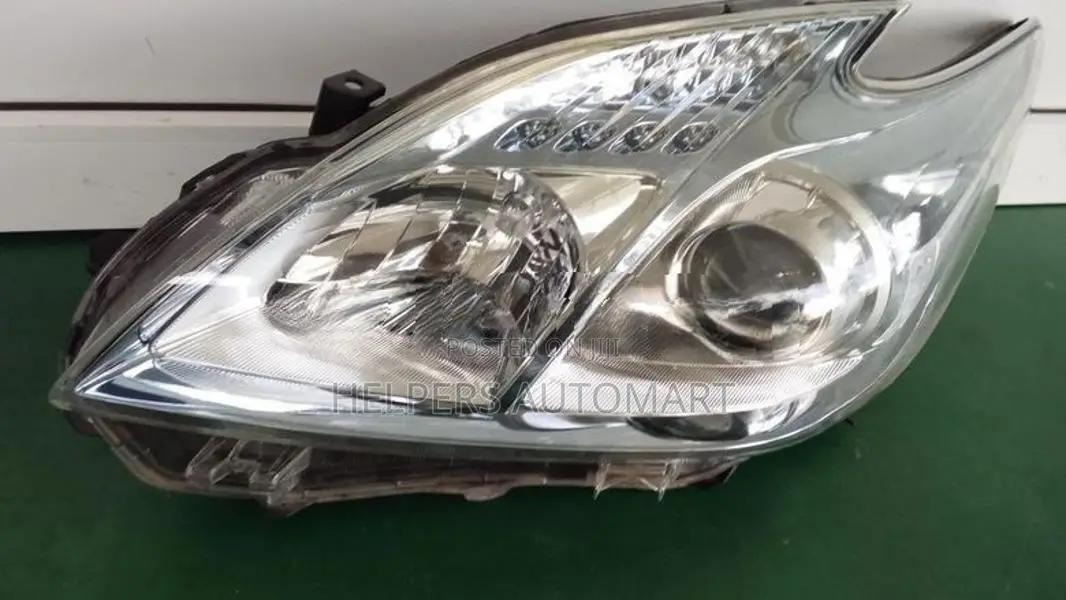 toyota prius W30 head light