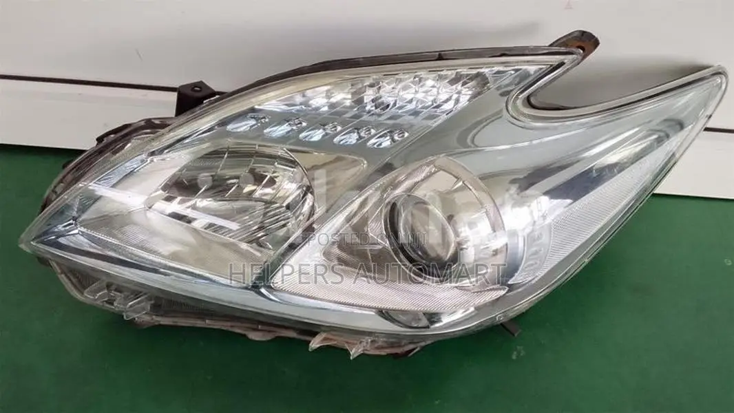toyota prius W30 head light