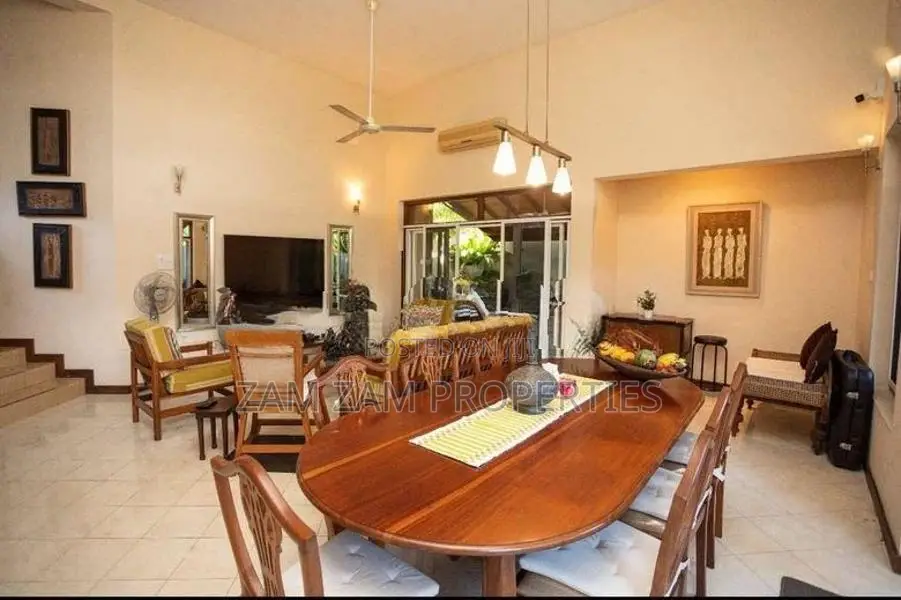 Three Storied Modern House for Sale in Malalasekara Pedesa Colombo 07