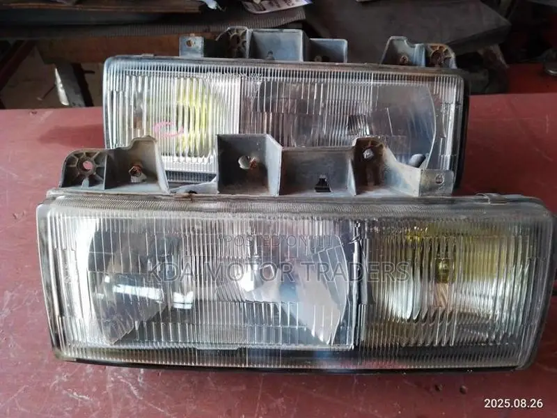 Isuzu NKR Head Light