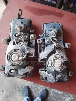 Isuzu NKR Head Light