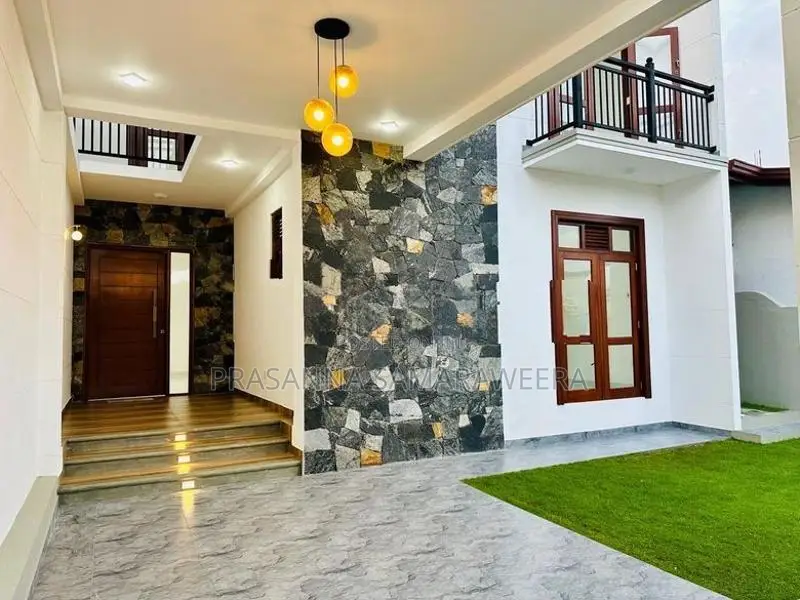 Brand New solid super luxury House-piliyandala