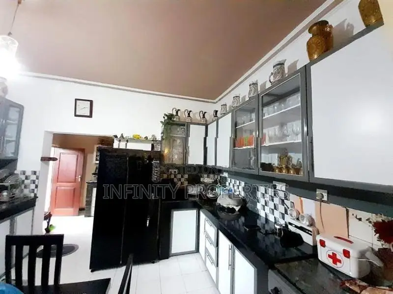(AF176) 03 Storey House for Sale in 2nd Lane Galwala Road Nugegoda