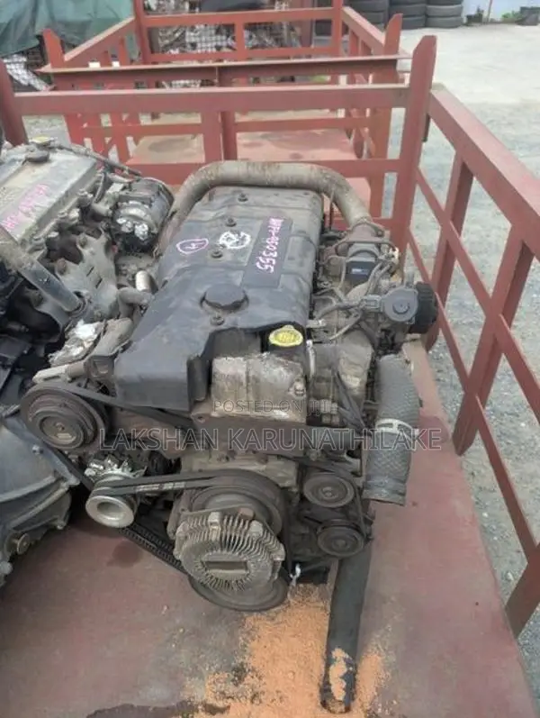 Isuzu 4HF1 Engine with gear box complete