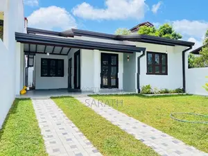 Well Build Super House In Athurugiriya