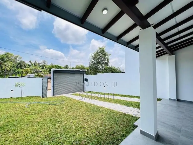 Well Build Super House In Athurugiriya