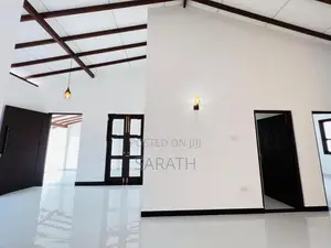 Well Build Super House In Athurugiriya