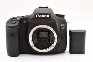 Canon 7D DSLR Body with Kit Lens