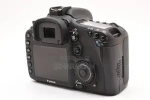 Canon 7D DSLR Body with Kit Lens