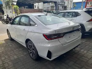 Toyota Yaris Ativ premium LUX 2025