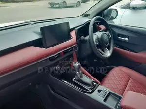 Toyota Yaris Ativ premium LUX 2025
