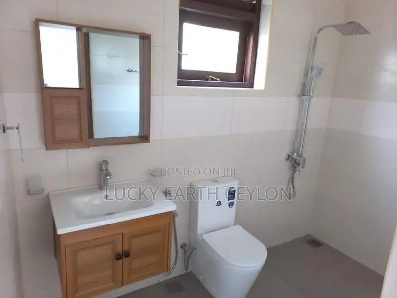 Piliyandala Unfurnished 2 Story New House For Rent (MG1142)