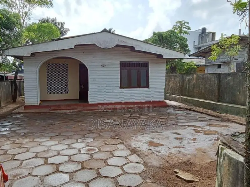 land with old house for sale in Nugegoda Ds1230