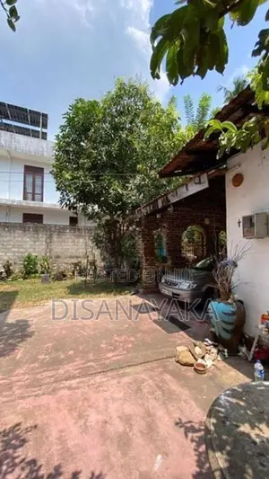 land with old house for sale in hibutana Ds209