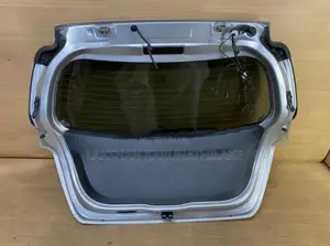 Toyota Vitz KSP130 Dickey Door
