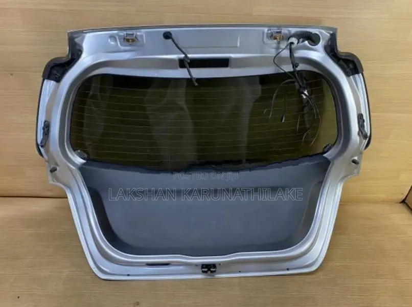 Toyota Vitz KSP130 Dickey Door